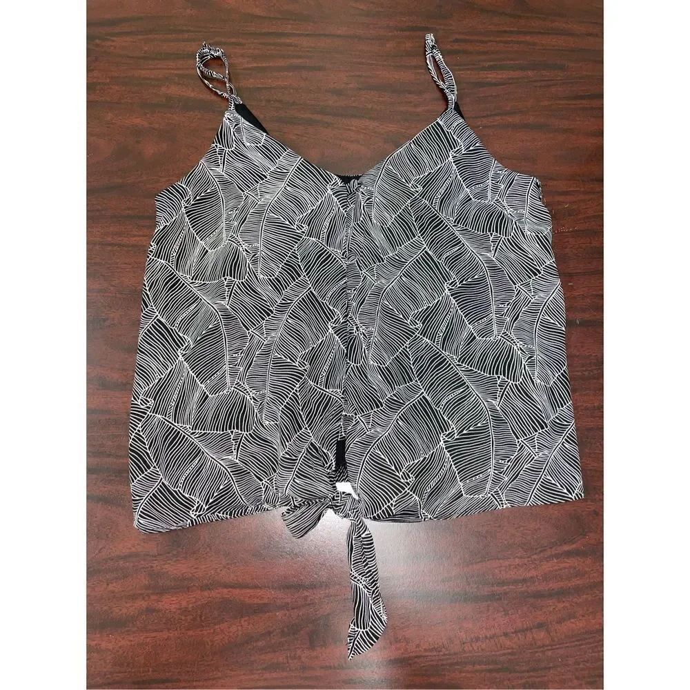 Sienna Sky Tie Front Black and WhiteโTankโTop